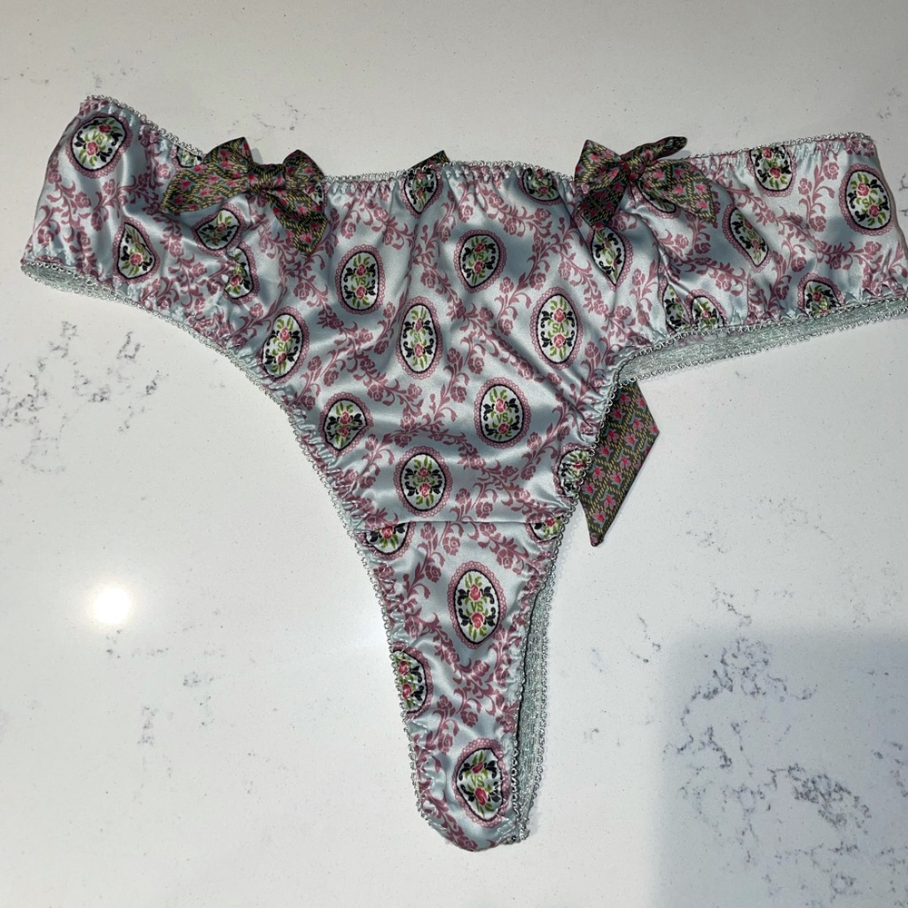 VS panty with bows
